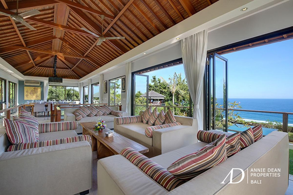 FREEHOLD | MAGNIFICENT CLIFF FRONT VILLA SET WITHIN A LUXURY ESTATE