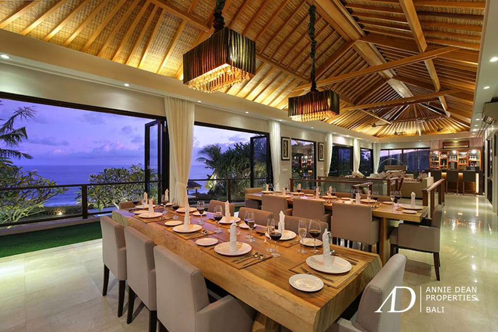 FREEHOLD | MAGNIFICENT CLIFF FRONT VILLA SET WITHIN A LUXURY ESTATE