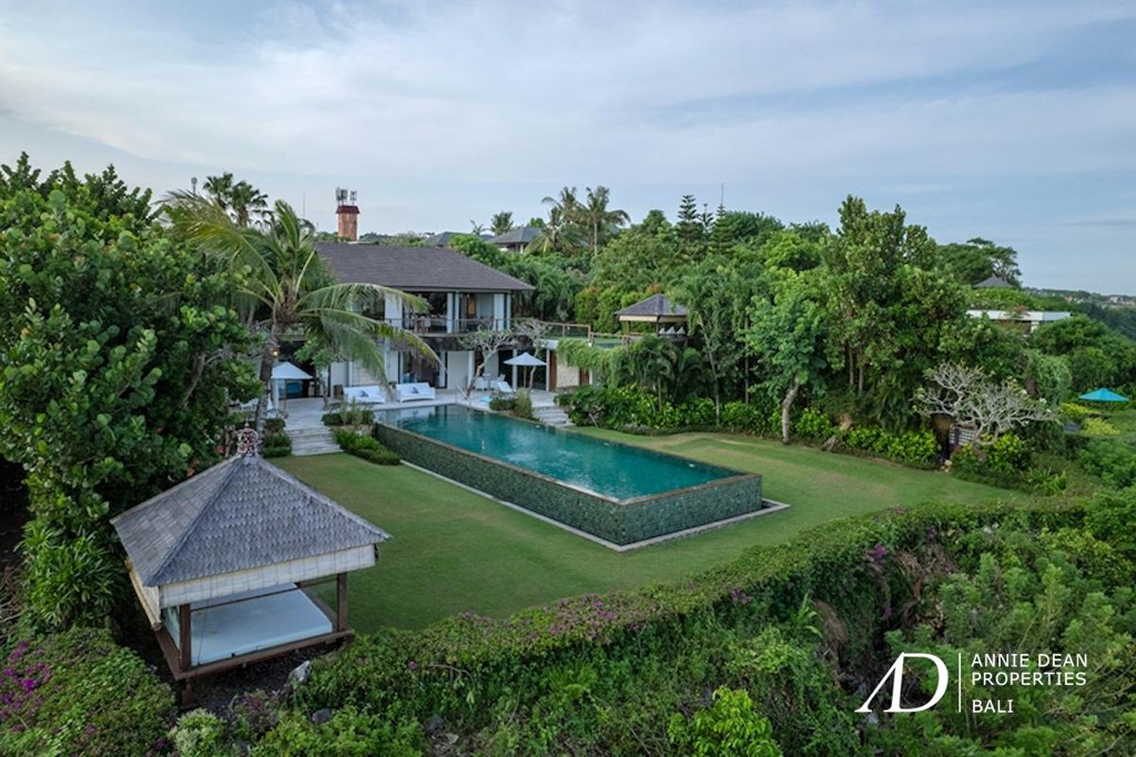 FREEHOLD | MAGNIFICENT CLIFF FRONT VILLA SET WITHIN A LUXURY ESTATE