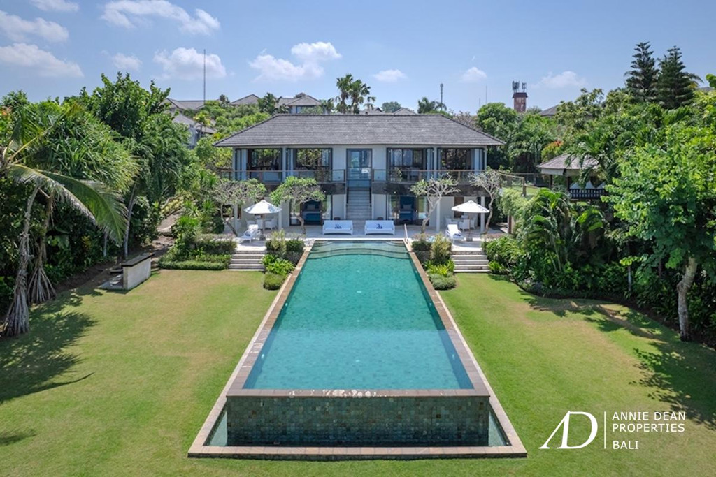 FREEHOLD | MAGNIFICENT CLIFF FRONT VILLA SET WITHIN A LUXURY ESTATE
