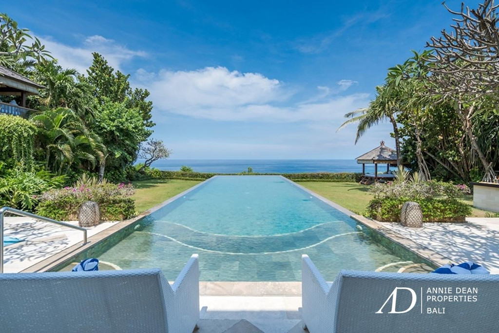 FREEHOLD | MAGNIFICENT CLIFF FRONT VILLA SET WITHIN A LUXURY ESTATE