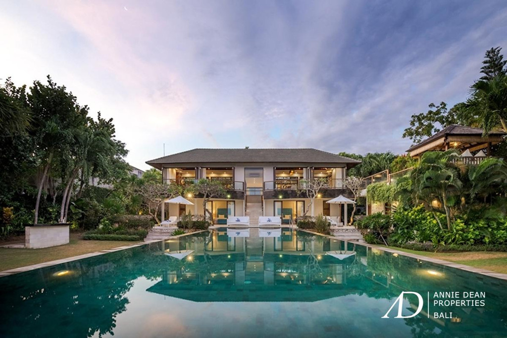 FREEHOLD | MAGNIFICENT CLIFF FRONT VILLA SET WITHIN A LUXURY ESTATE
