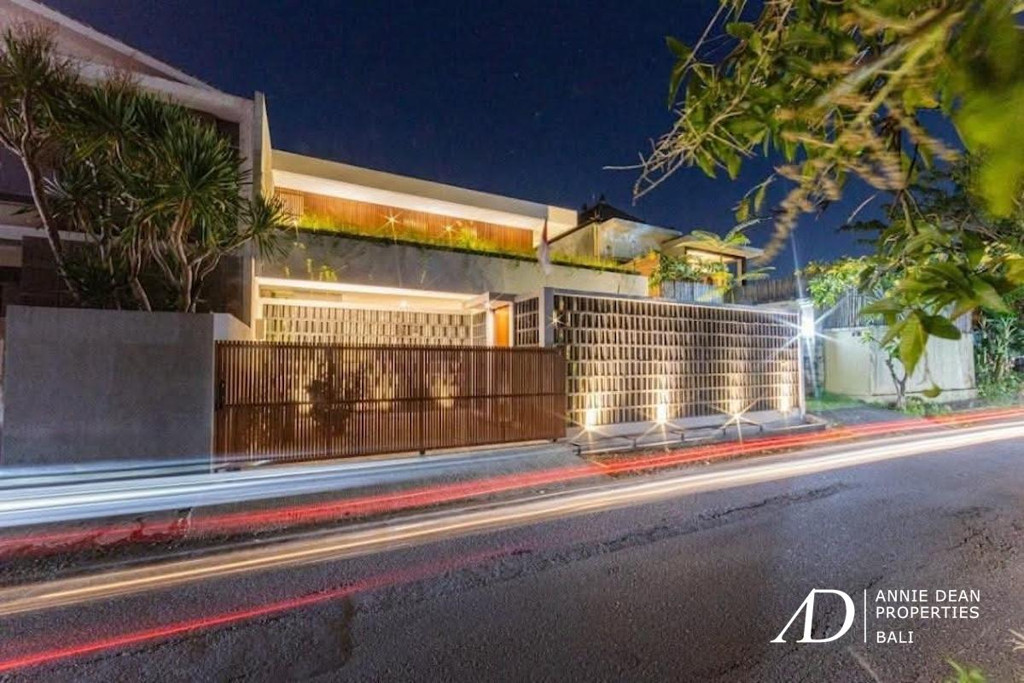 FREEHOLD | MODERN 3-BEDROOM VILLA  IN SEMINYAK