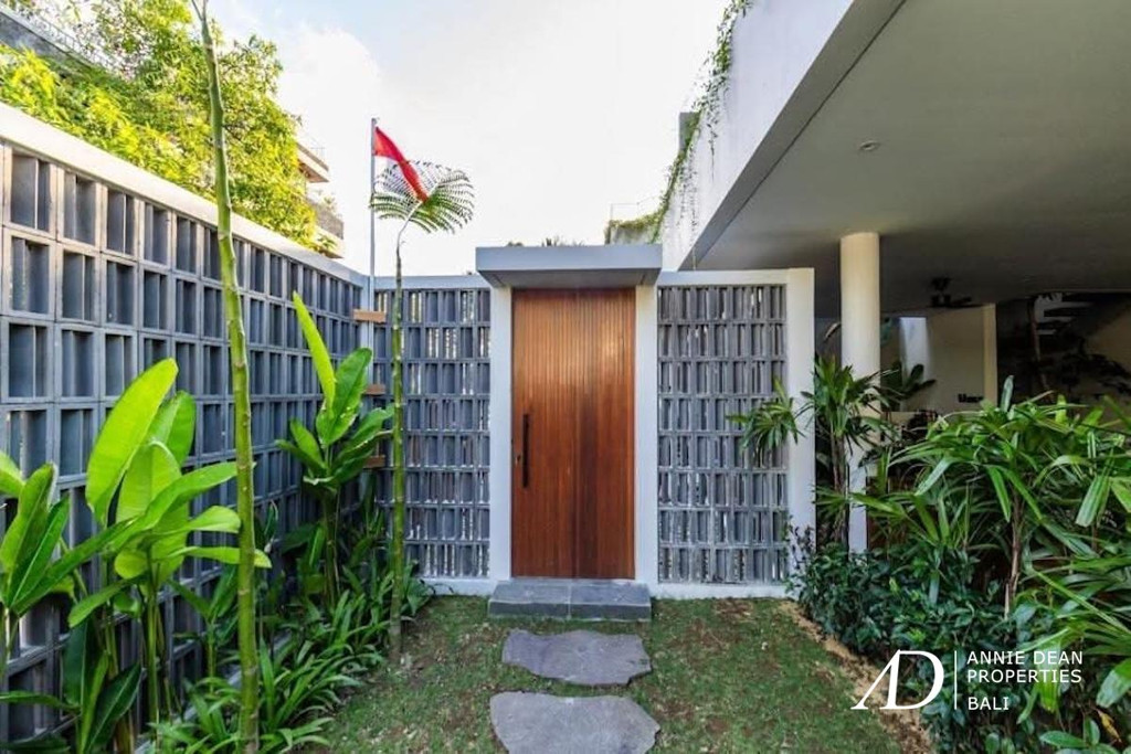 FREEHOLD | MODERN 3-BEDROOM VILLA  IN SEMINYAK