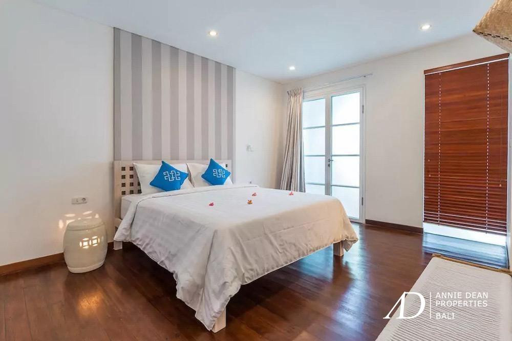 LEASEHOLD | MODERN TROPICAL 3-BEDROOM VILLA NEAR SEMINYAK BEACH 