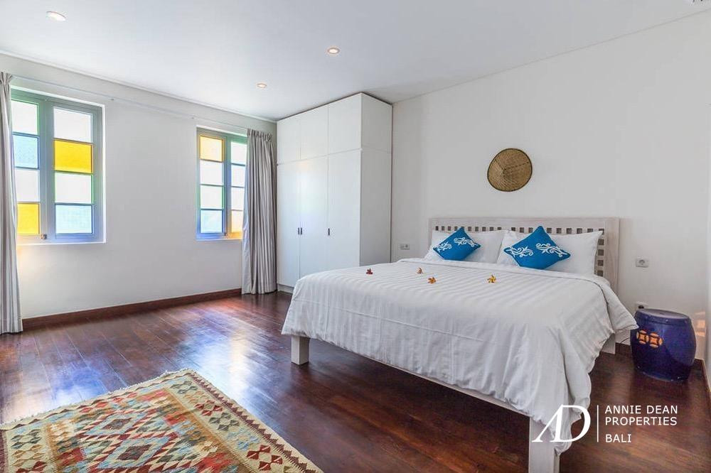 LEASEHOLD | MODERN TROPICAL 3-BEDROOM VILLA NEAR SEMINYAK BEACH 