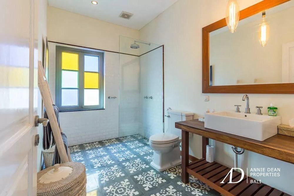 LEASEHOLD | MODERN TROPICAL 3-BEDROOM VILLA NEAR SEMINYAK BEACH 