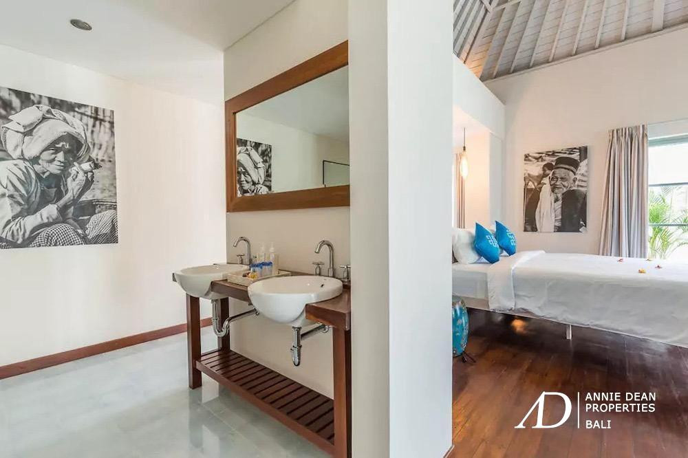 LEASEHOLD | MODERN TROPICAL 3-BEDROOM VILLA NEAR SEMINYAK BEACH 