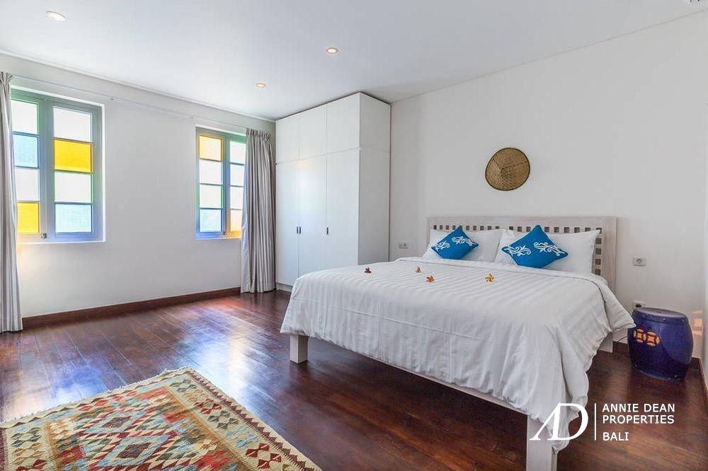 LEASEHOLD | MODERN TROPICAL 3-BEDROOM VILLA NEAR SEMINYAK BEACH 