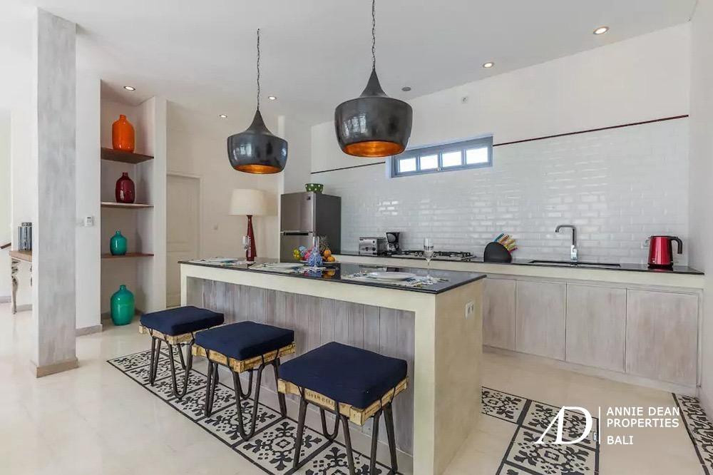 LEASEHOLD | MODERN TROPICAL 3-BEDROOM VILLA NEAR SEMINYAK BEACH 