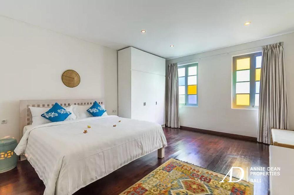 LEASEHOLD | MODERN TROPICAL 3-BEDROOM VILLA NEAR SEMINYAK BEACH 