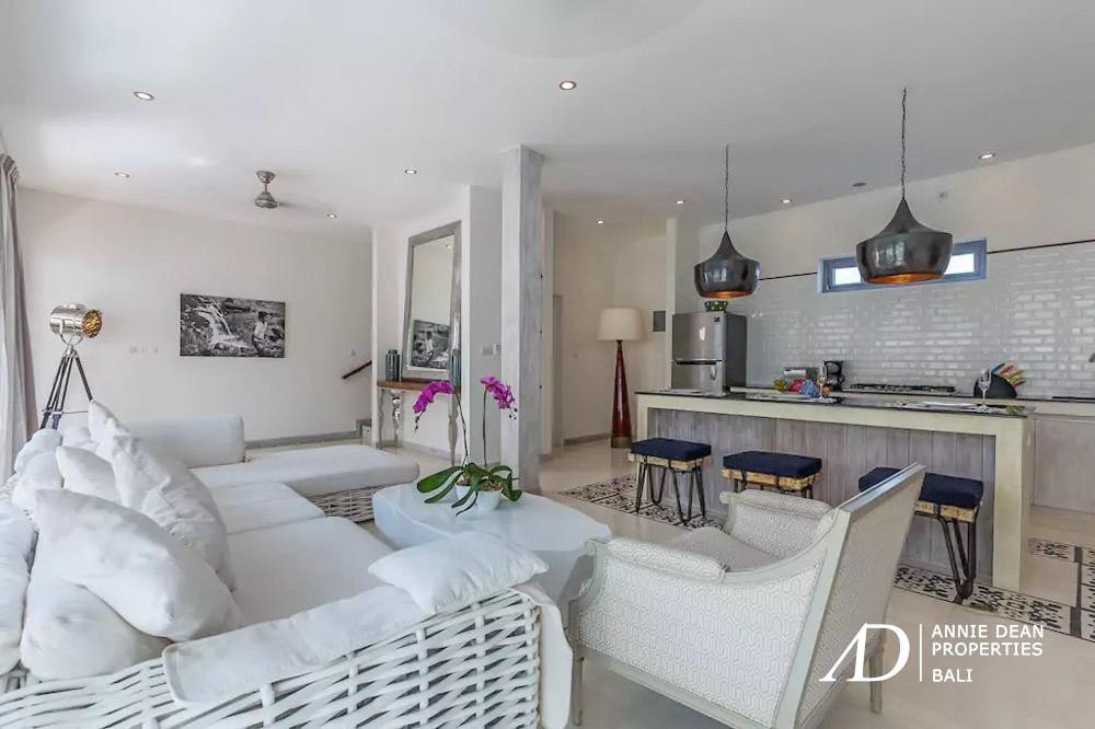 LEASEHOLD | MODERN TROPICAL 3-BEDROOM VILLA NEAR SEMINYAK BEACH 