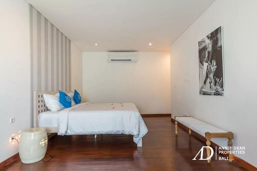 LEASEHOLD | MODERN TROPICAL 3-BEDROOM VILLA NEAR SEMINYAK BEACH 