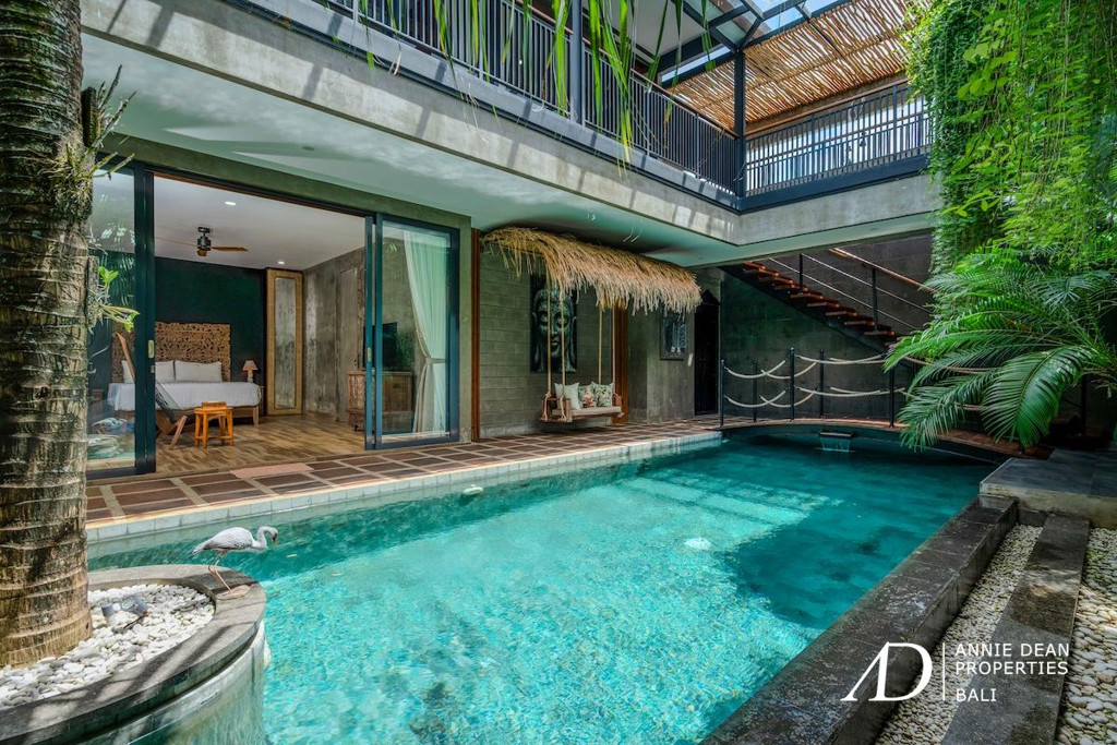 FREEHOLD | CONTEMPORARY TROPICAL VILLA IN PRIME UMALAS RESIDENTIAL AREA