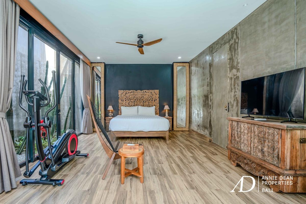 FREEHOLD | CONTEMPORARY TROPICAL VILLA IN PRIME UMALAS RESIDENTIAL AREA