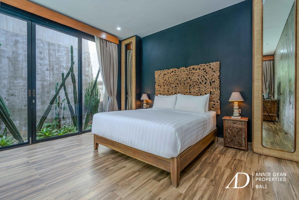 FREEHOLD | CONTEMPORARY TROPICAL VILLA IN PRIME UMALAS RESIDENTIAL AREA