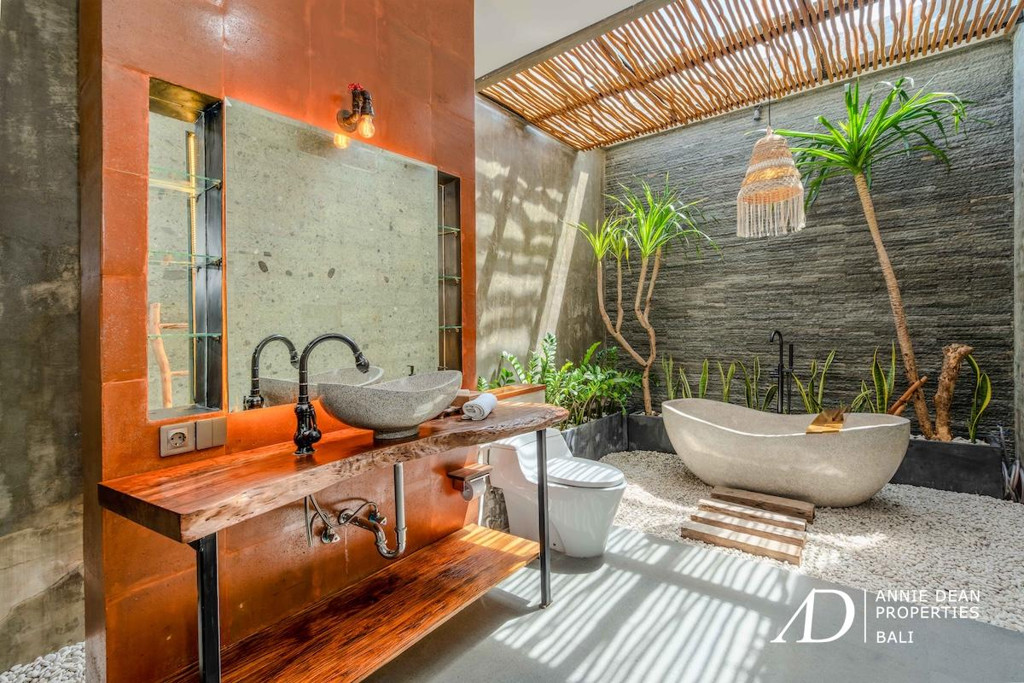 FREEHOLD | CONTEMPORARY TROPICAL VILLA IN PRIME UMALAS RESIDENTIAL AREA