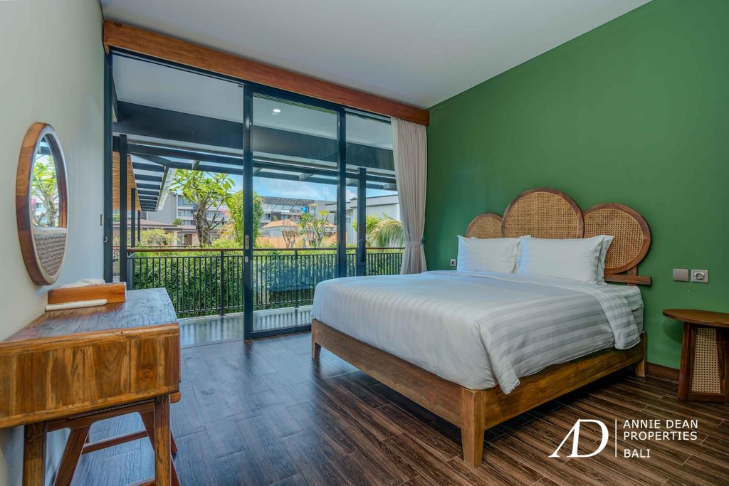 FREEHOLD | CONTEMPORARY TROPICAL VILLA IN PRIME UMALAS RESIDENTIAL AREA