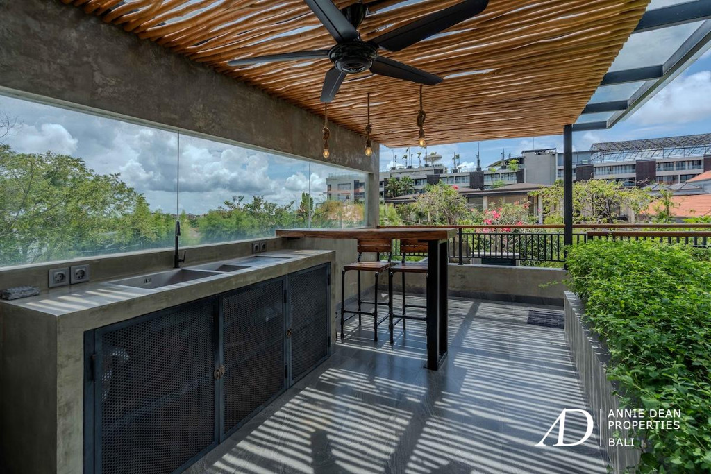 FREEHOLD | CONTEMPORARY TROPICAL VILLA IN PRIME UMALAS RESIDENTIAL AREA