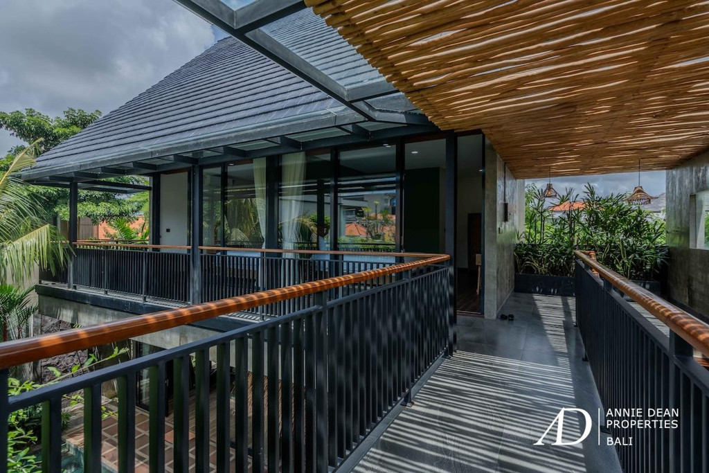 FREEHOLD | CONTEMPORARY TROPICAL VILLA IN PRIME UMALAS RESIDENTIAL AREA