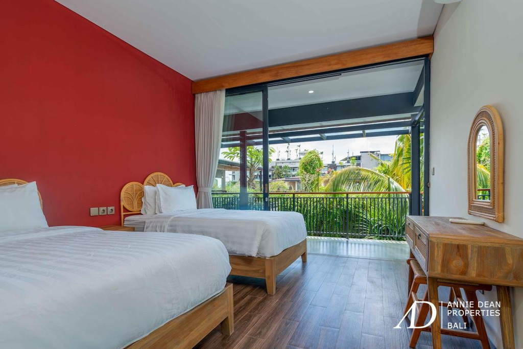 FREEHOLD | CONTEMPORARY TROPICAL VILLA IN PRIME UMALAS RESIDENTIAL AREA