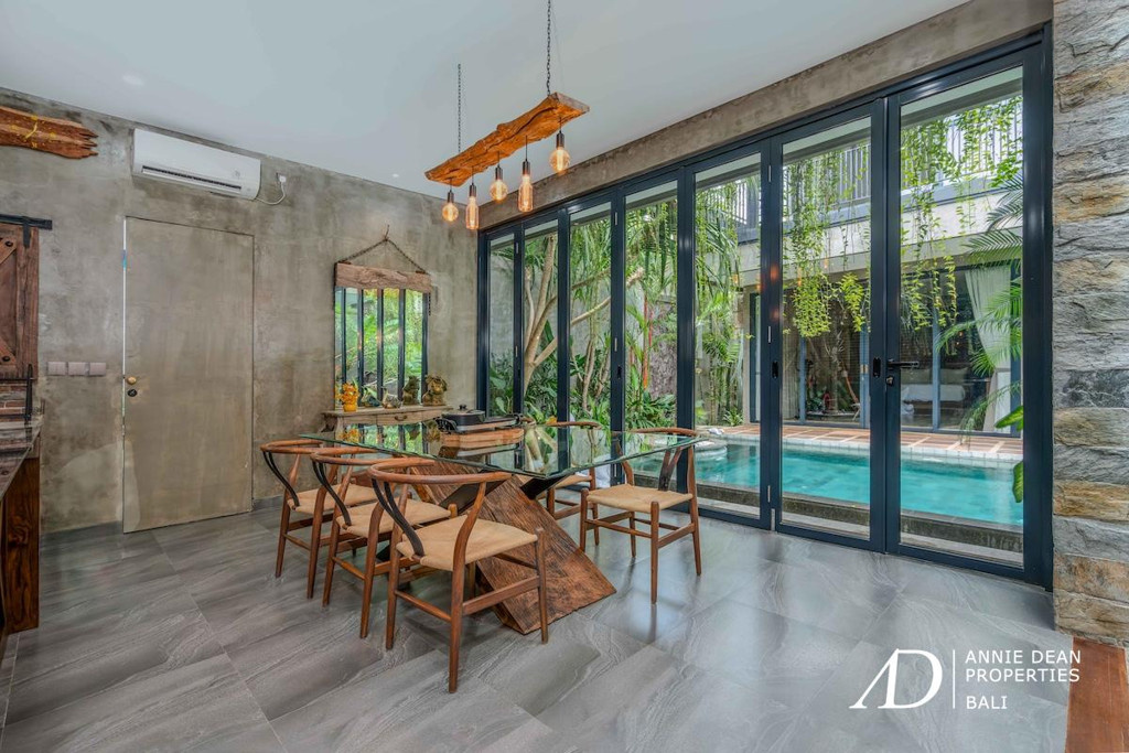 FREEHOLD | CONTEMPORARY TROPICAL VILLA IN PRIME UMALAS RESIDENTIAL AREA