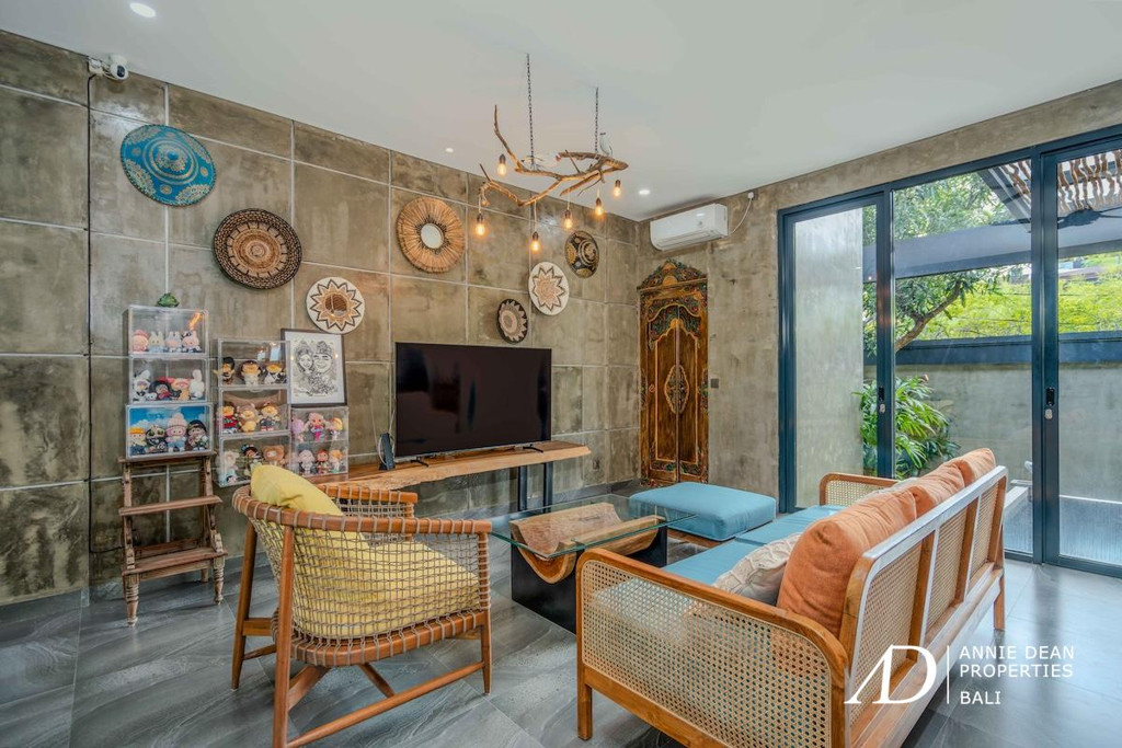 FREEHOLD | CONTEMPORARY TROPICAL VILLA IN PRIME UMALAS RESIDENTIAL AREA