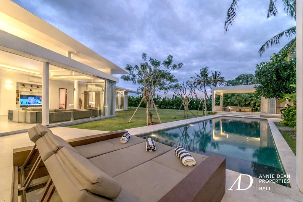 FREEHOLD | LUXURY VILLA WITH A LARGE GARDEN IN BABAKAN-CANGGU