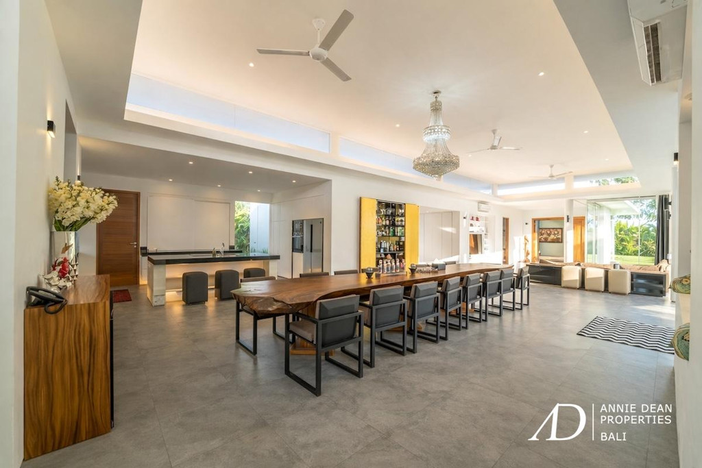 FREEHOLD | LUXURY VILLA WITH A LARGE GARDEN IN BABAKAN-CANGGU