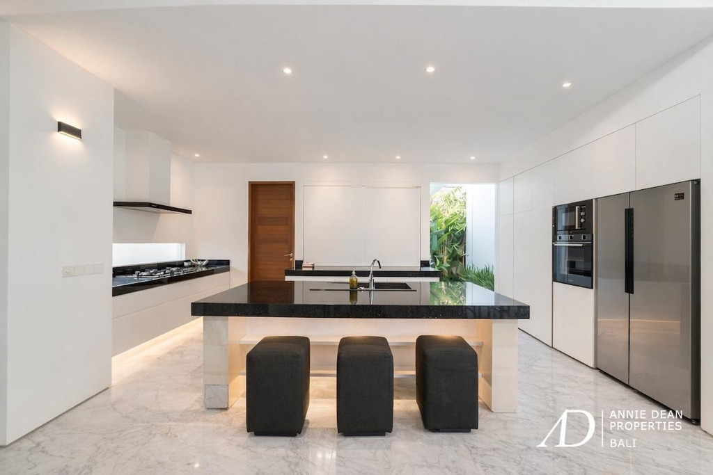 FREEHOLD | LUXURY VILLA WITH A LARGE GARDEN IN BABAKAN-CANGGU