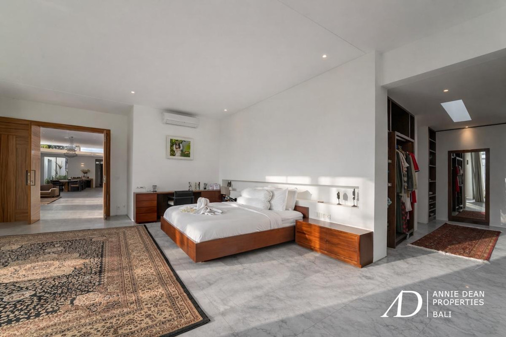 FREEHOLD | LUXURY VILLA WITH A LARGE GARDEN IN BABAKAN-CANGGU