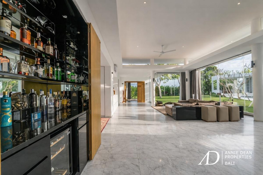 FREEHOLD | LUXURY VILLA WITH A LARGE GARDEN IN BABAKAN-CANGGU