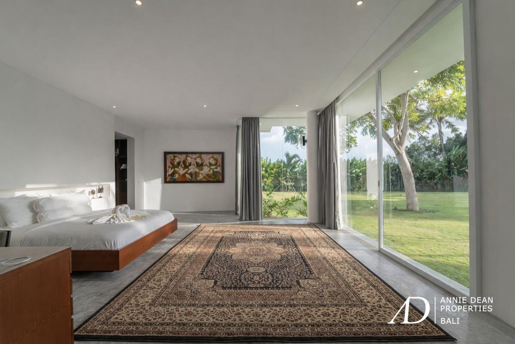 FREEHOLD | LUXURY VILLA WITH A LARGE GARDEN IN BABAKAN-CANGGU