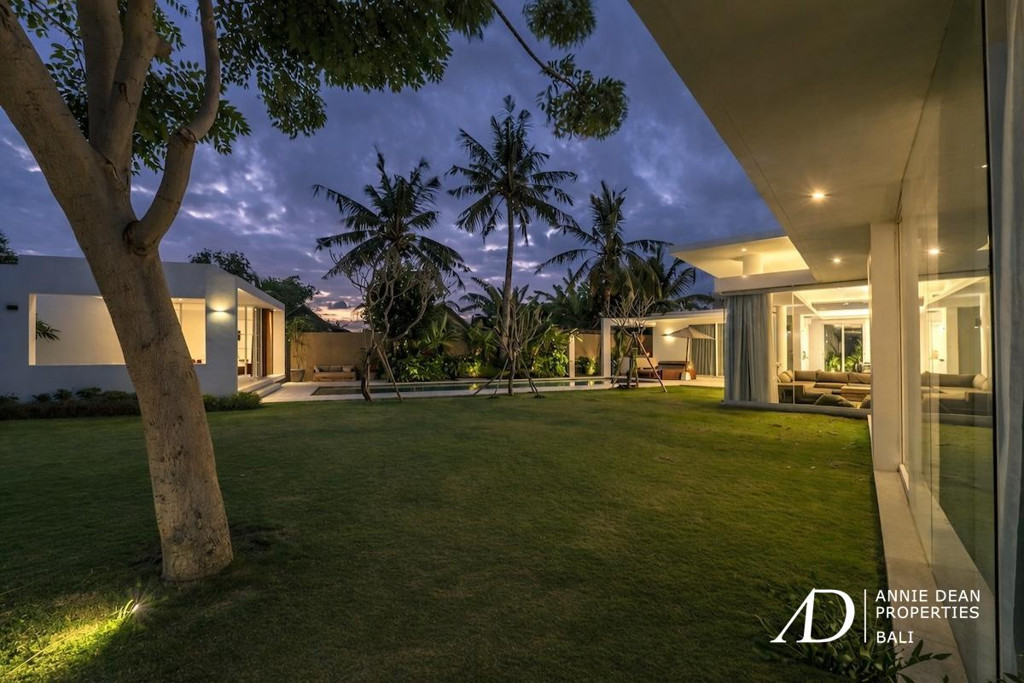 FREEHOLD | LUXURY VILLA WITH A LARGE GARDEN IN BABAKAN-CANGGU