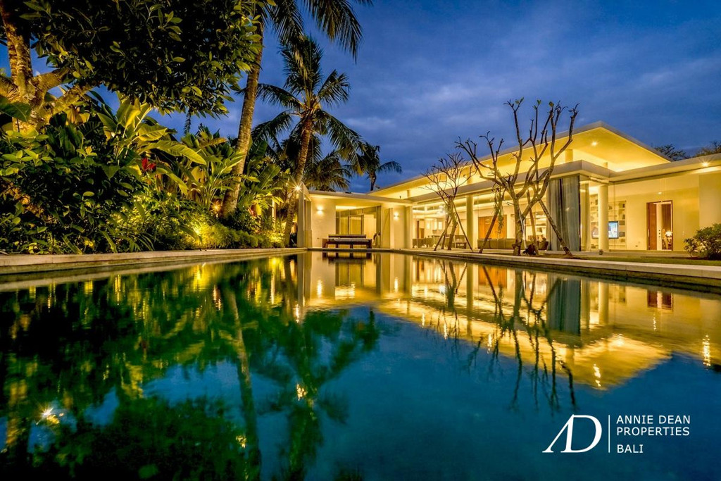 FREEHOLD | LUXURY VILLA WITH A LARGE GARDEN IN BABAKAN-CANGGU