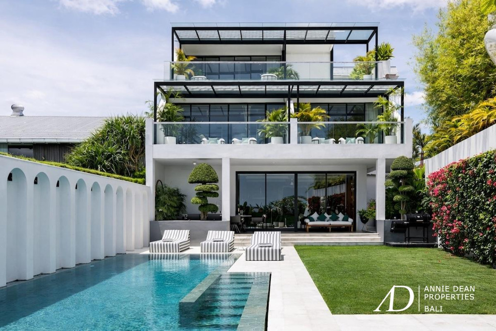 FREEHOLD | GEORGIAN-INSPIRED LUXURY VILLA IN CENTRAL CANGGU