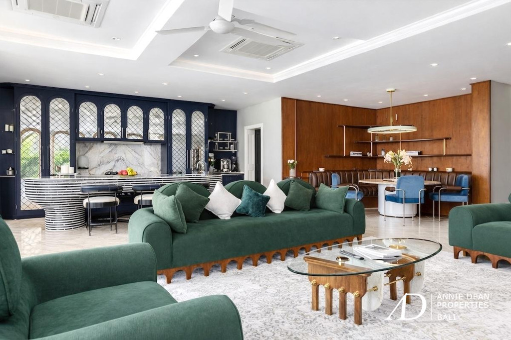 FREEHOLD | GEORGIAN-INSPIRED LUXURY VILLA IN CENTRAL CANGGU