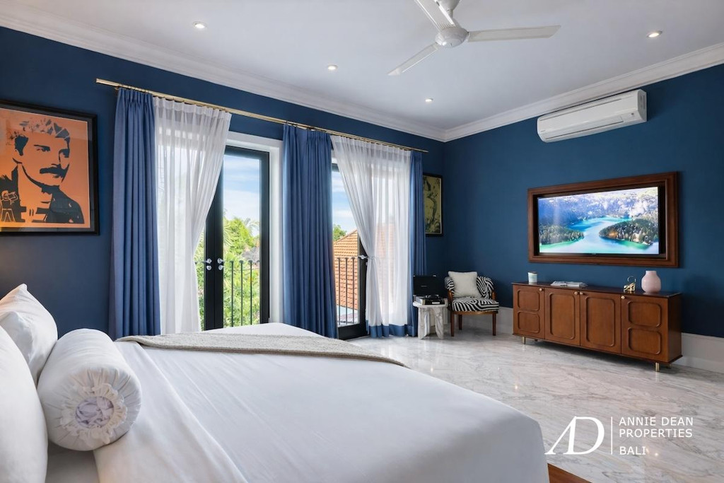 FREEHOLD | GEORGIAN-INSPIRED LUXURY VILLA IN CENTRAL CANGGU