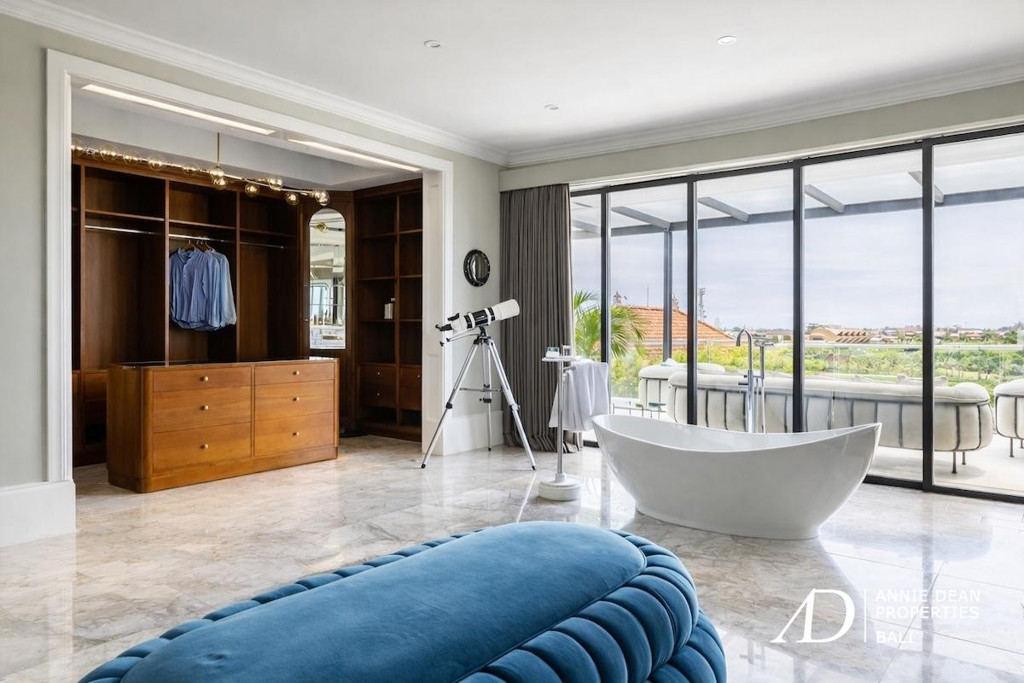 FREEHOLD | GEORGIAN-INSPIRED LUXURY VILLA IN CENTRAL CANGGU