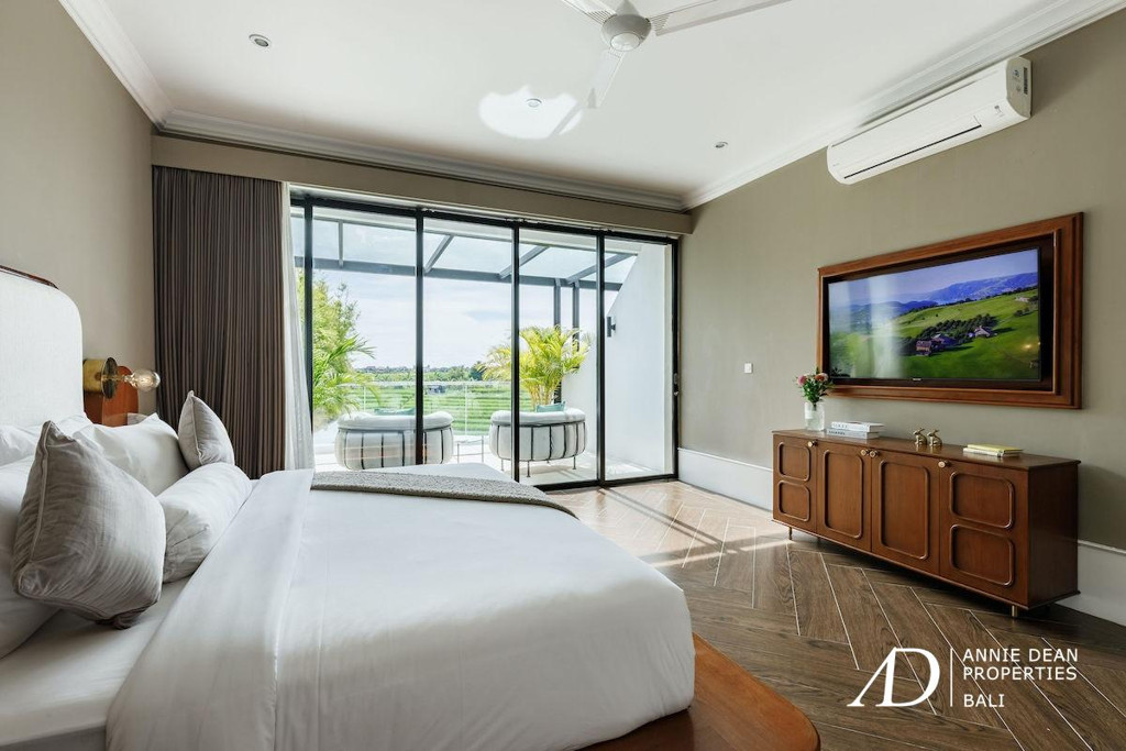 FREEHOLD | GEORGIAN-INSPIRED LUXURY VILLA IN CENTRAL CANGGU