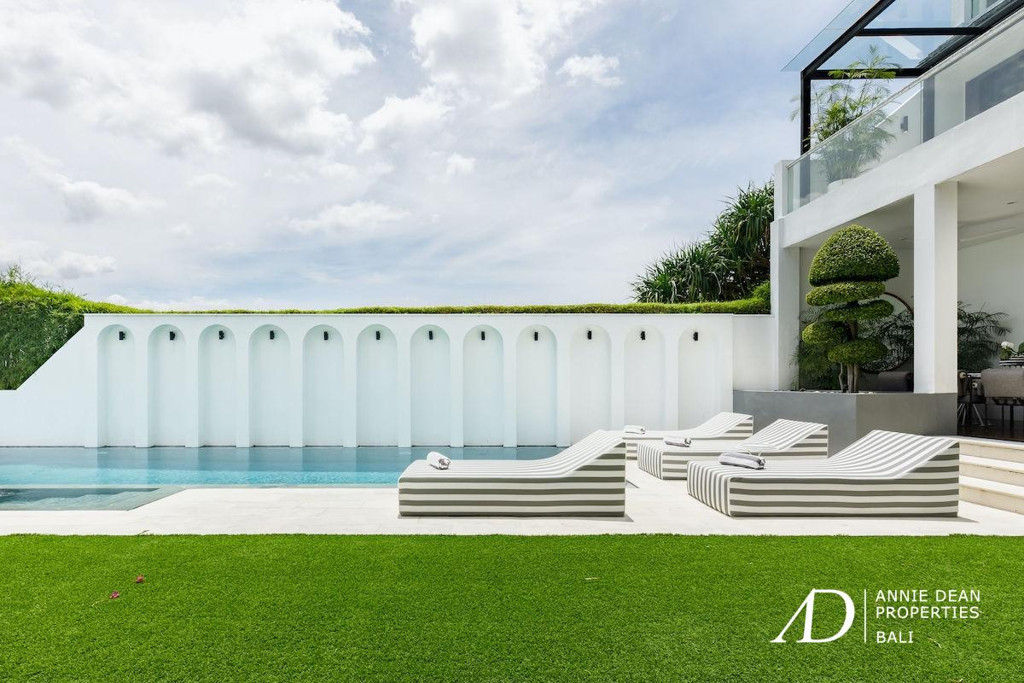 FREEHOLD | GEORGIAN-INSPIRED LUXURY VILLA IN CENTRAL CANGGU