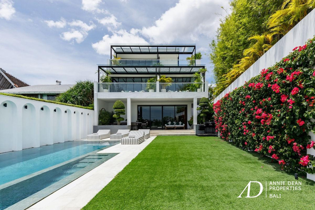FREEHOLD | GEORGIAN-INSPIRED LUXURY VILLA IN CENTRAL CANGGU
