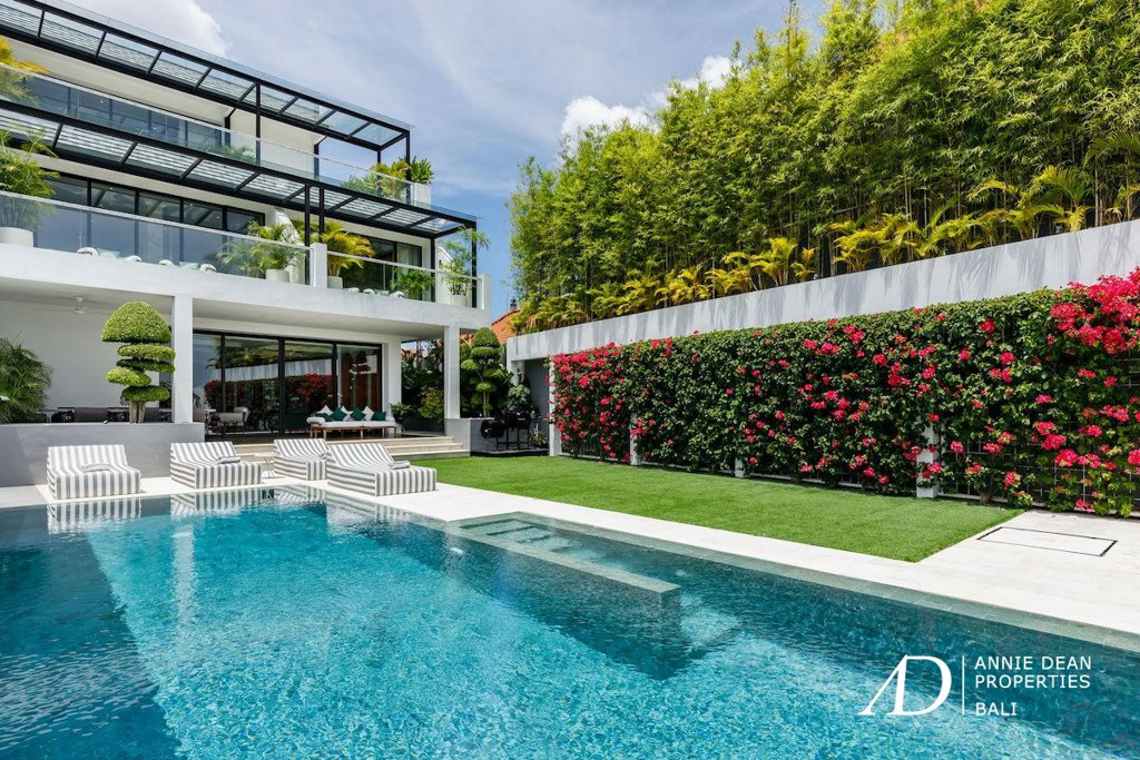 FREEHOLD | GEORGIAN-INSPIRED LUXURY VILLA IN CENTRAL CANGGU