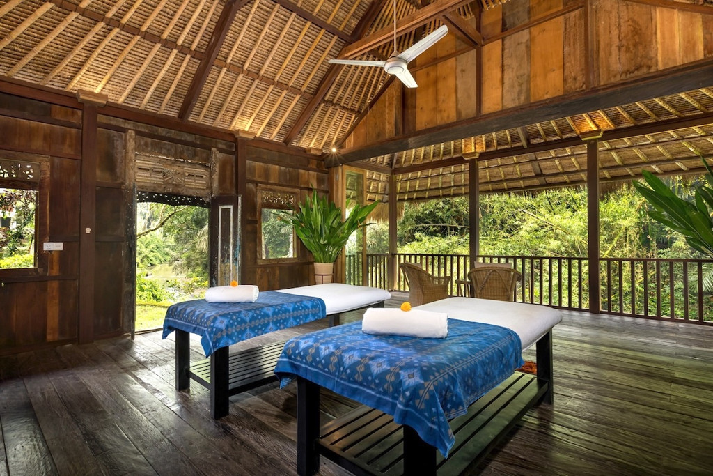 FREEHOLD | STUNNING 6-BEDROOM ESTATE SET BY A PENET RIVERSIDE JUNGLE SANCTUARY