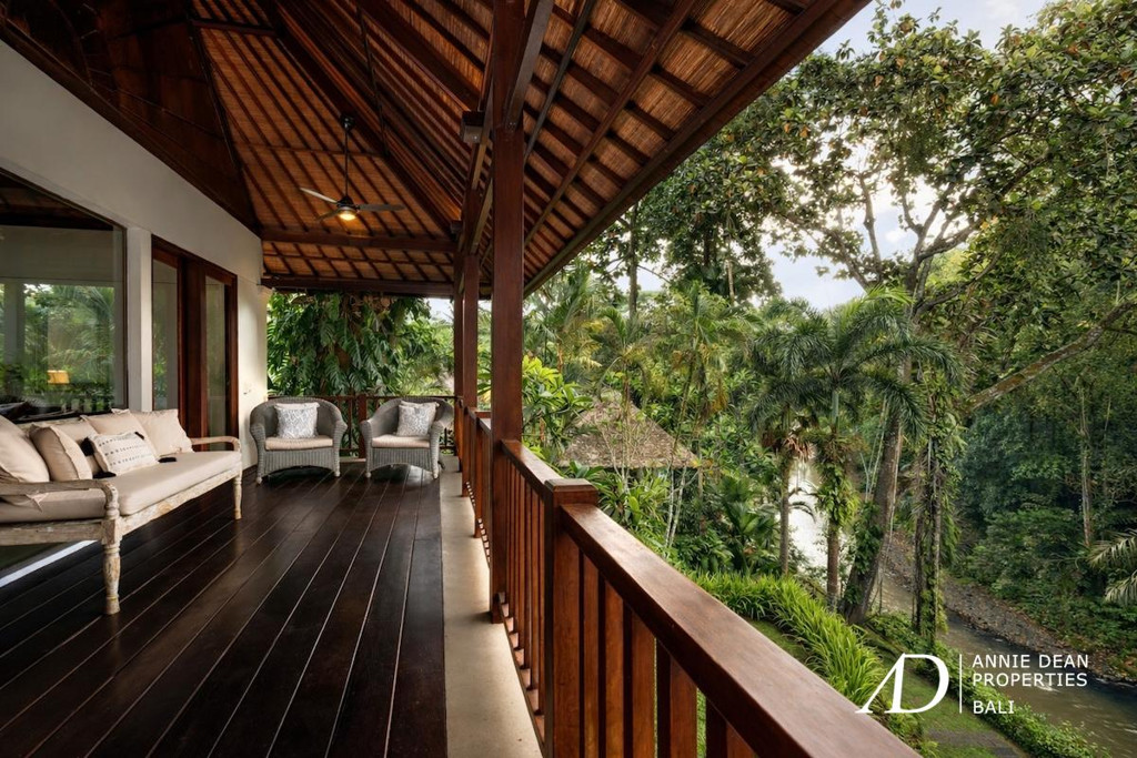 FREEHOLD | STUNNING 6-BEDROOM ESTATE SET BY A PENET RIVERSIDE JUNGLE SANCTUARY