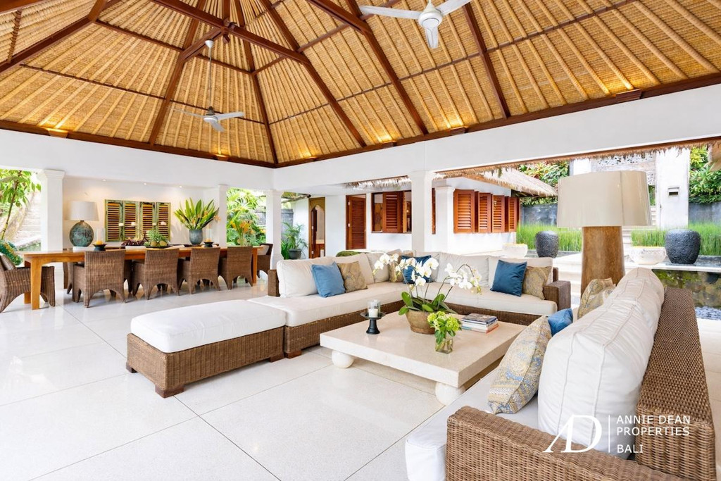 FREEHOLD | STUNNING 6-BEDROOM ESTATE SET BY A PENET RIVERSIDE JUNGLE SANCTUARY