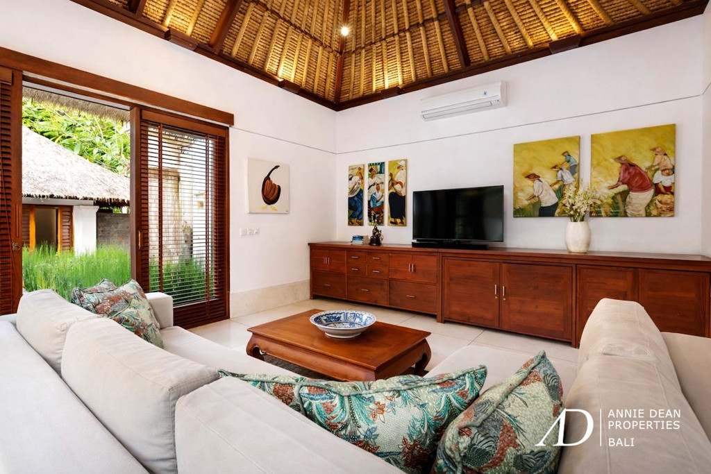 FREEHOLD | STUNNING 6-BEDROOM ESTATE SET BY A PENET RIVERSIDE JUNGLE SANCTUARY