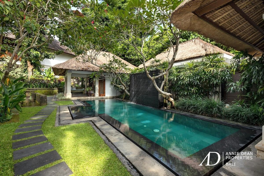 FREEHOLD | STUNNING 6-BEDROOM ESTATE SET BY A PENET RIVERSIDE JUNGLE SANCTUARY