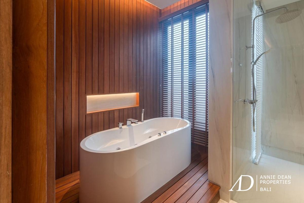 FREEHOLD | NEWLY COMPLETED LUXURY VILLA IN PRESTIGIOUS UMALAS ESTATE