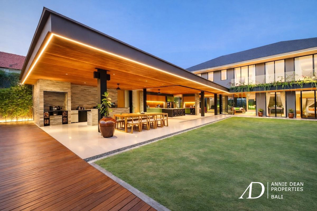 LEASEHOLD | MODERN TROPICAL FAMILY VILLA IN PRIME SANUR